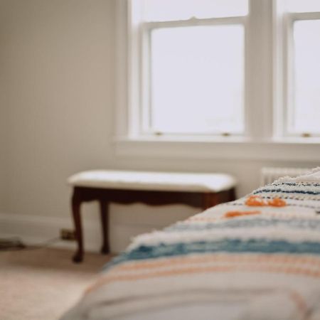 Hill Road Manor Bed & Breakfast Гранд Фолс-Уиндзор Экстерьер фото