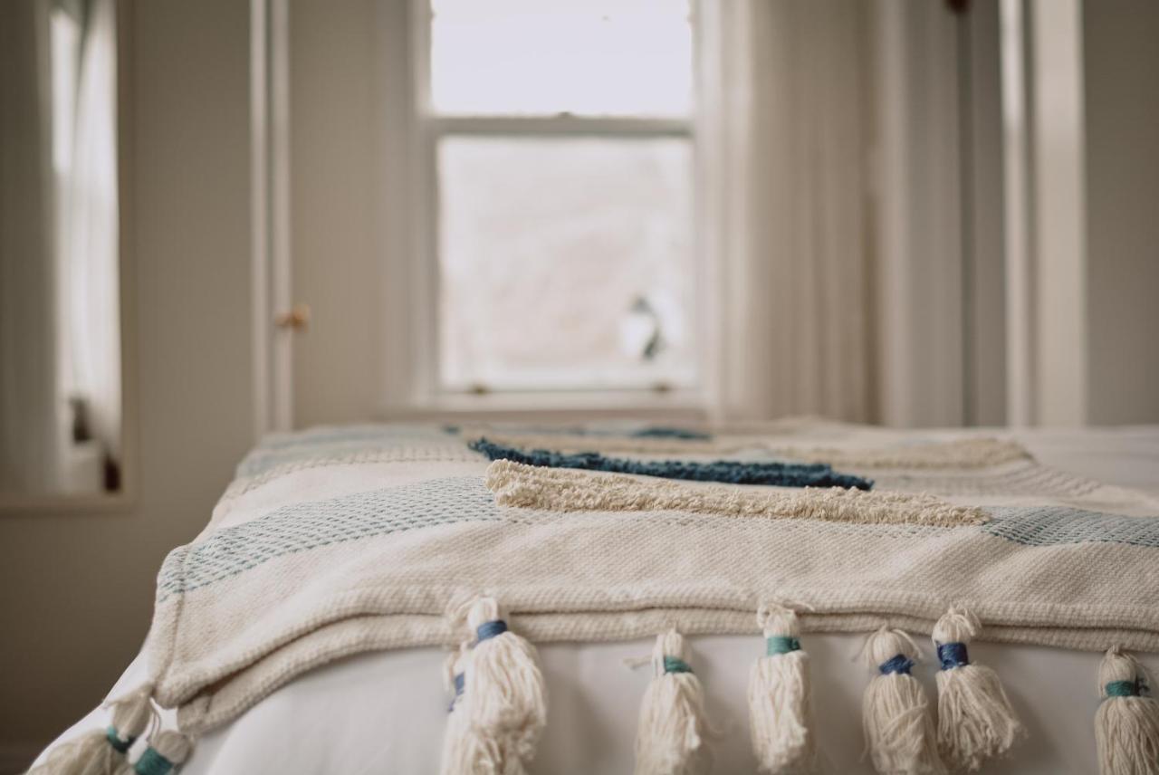 Hill Road Manor Bed & Breakfast Гранд Фолс-Уиндзор Экстерьер фото