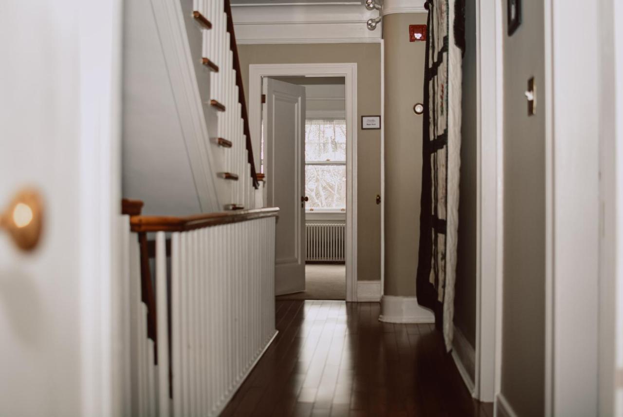 Hill Road Manor Bed & Breakfast Гранд Фолс-Уиндзор Экстерьер фото