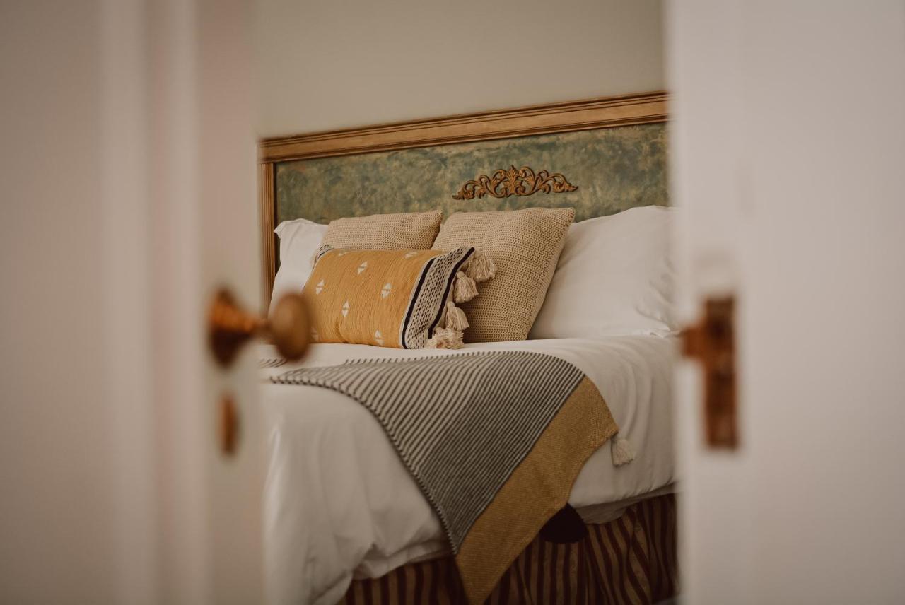 Hill Road Manor Bed & Breakfast Гранд Фолс-Уиндзор Экстерьер фото