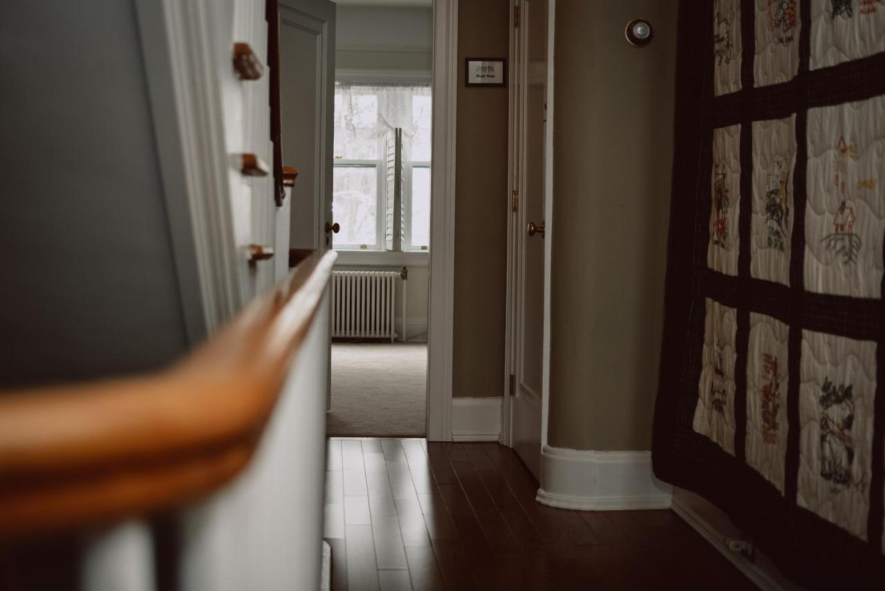 Hill Road Manor Bed & Breakfast Гранд Фолс-Уиндзор Экстерьер фото